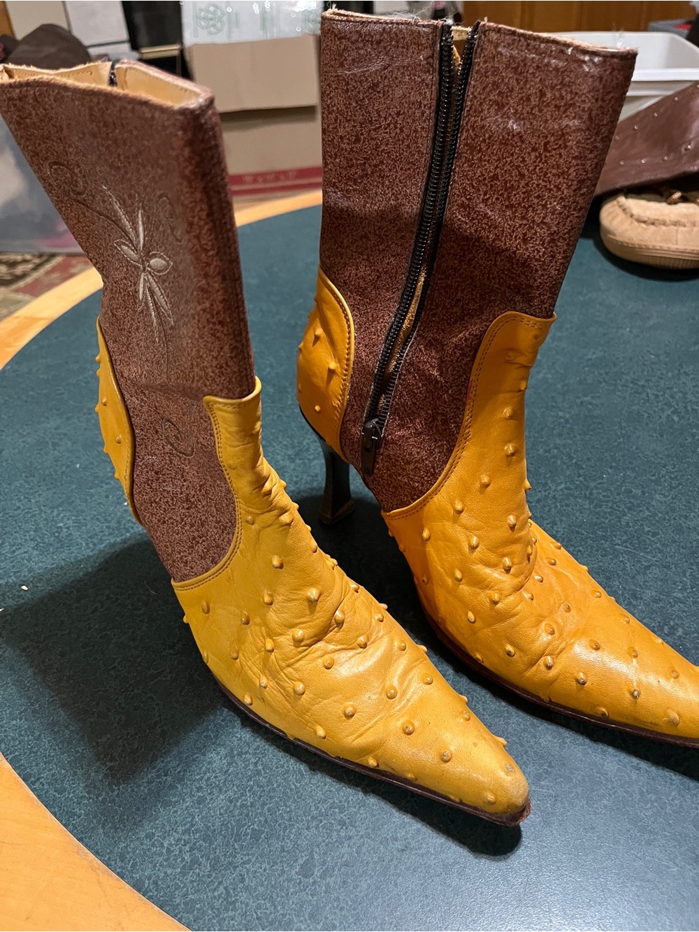 Womens Two-Tone Yellow and Brown Western-Style Ankle Boots heeled 5.5